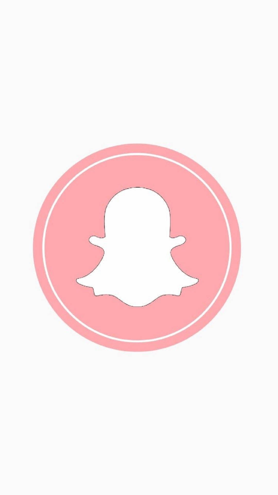 Snapchat 粉紅色圓形標誌 壁紙 — 一個極簡的粉紅色圓形標誌，中央有一個白色鬼魂剪影，背景為淺色。