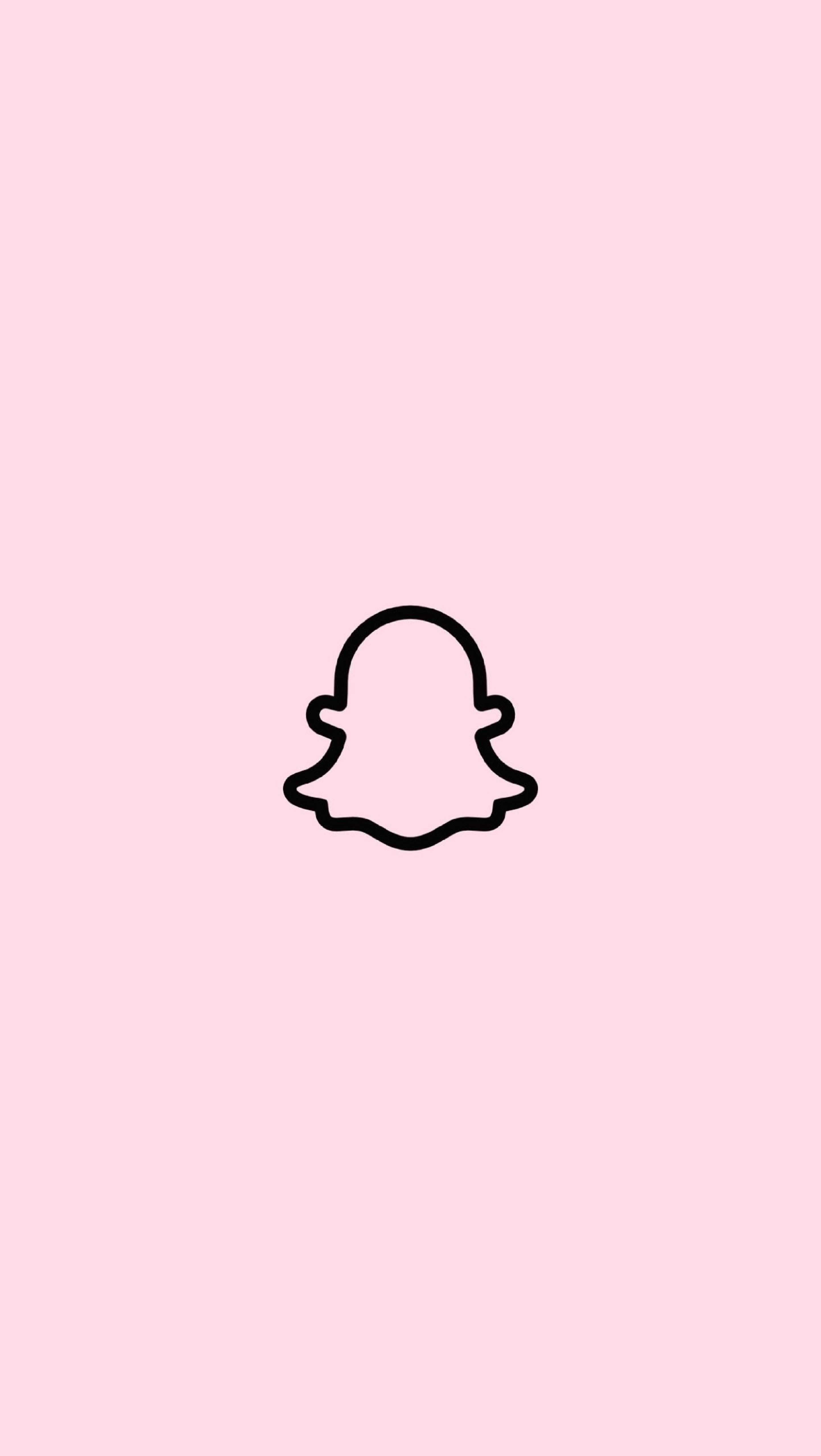 Snapchat 粉紅色風格 壁紙 — 一個極簡黑色Snapchat鬼魂標誌，居中於柔和的粉紅色背景上。