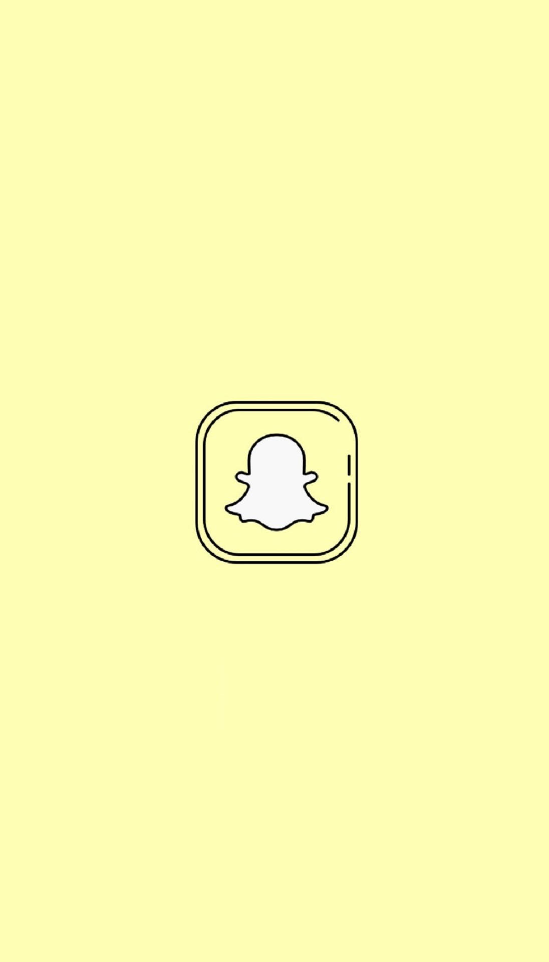Snapchat 與 Instagram 黃色圖標 壁紙 — 一個極簡的Snapchat標誌圖示，居中於淺黃色背景上，帶有細黑色輪廓。