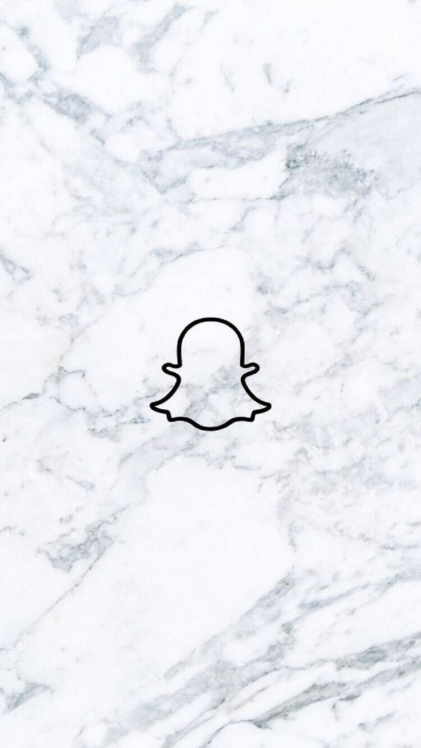 Snapchat大理石風格 壁紙 — Snapchat 鬼魂標誌的極簡黑色輪廓，居中於白色和灰色大理石背景上。