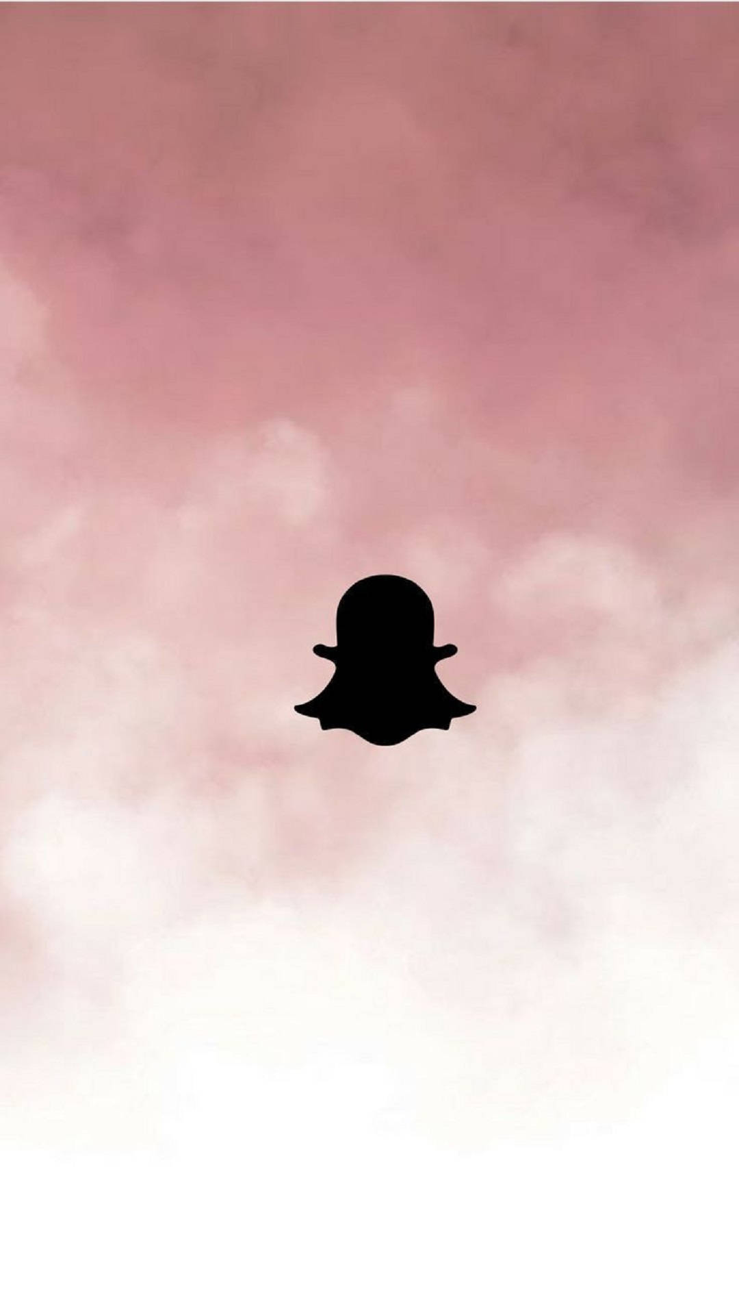 Snapchat標誌甜美風格 壁紙 — 一個黑色的Snapchat鬼魂標誌漂浮在柔和的粉紅色和白色雲天中。