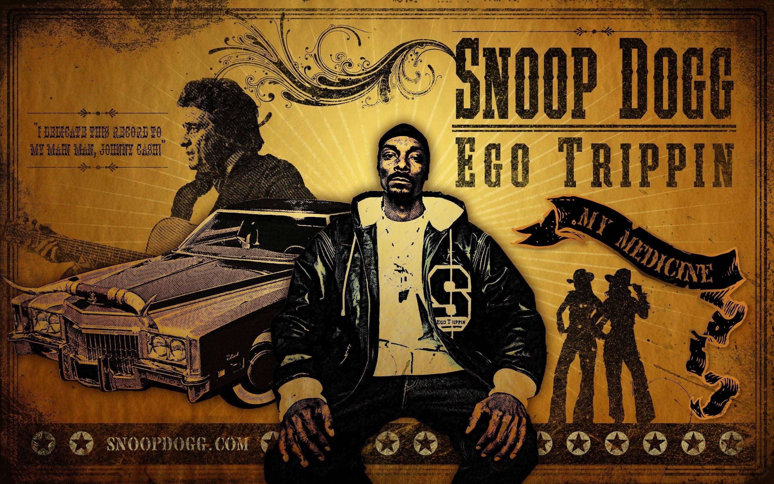 Snoop Dogg《Ego Trippin'》專輯海報 壁紙 — Snoop Dogg 自信地坐在一輛復古車前，背景是帶有華麗漩渦和剪影的棕褐色調專輯封面。