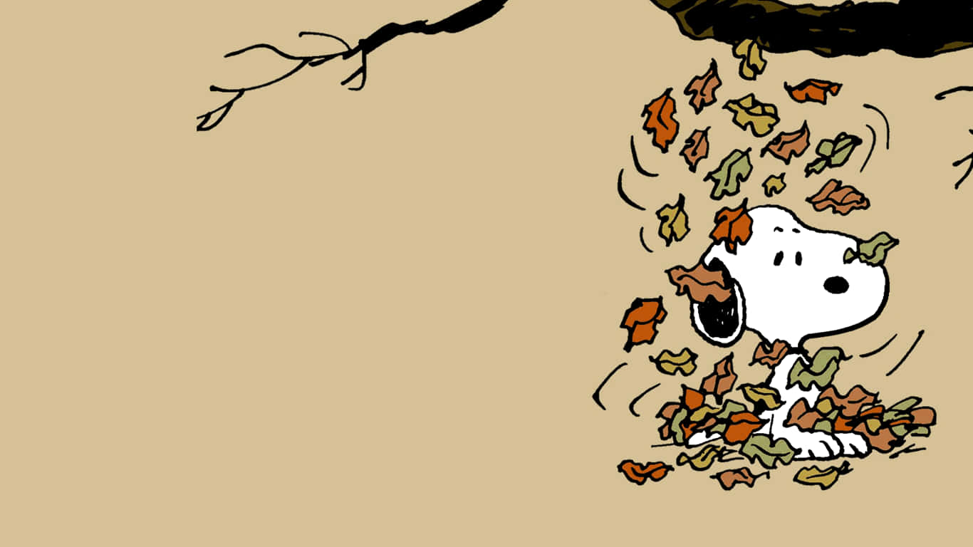 Snoopy Desktop 桌布 壁紙 — 史努比開心地坐在光禿禿的樹枝下，被一堆飄落的秋葉掩埋。