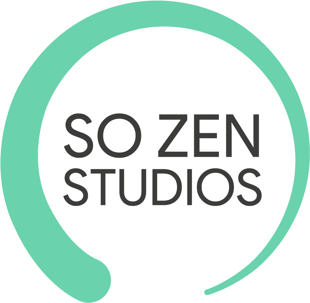 So Zen Studios 標誌 壁紙 — 一個極簡標誌，在黑色背景上有一個青綠色不完整圓圈框住文字 'SO ZEN STUDIOS'。
