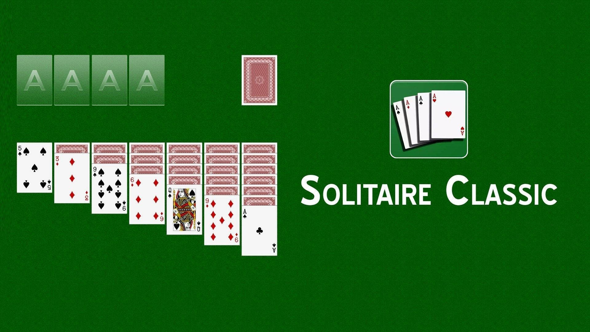 Solitaire經典版 壁紙 — 經典接龍紙牌遊戲佈局，綠色氈墊背景，四張Ace和面朝上的紙牌排列好以供遊戲。