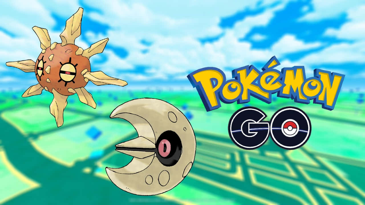 Solrock與Lunatone搭配Pokémon Go標誌 壁紙 — 兩隻卡通比卡超在明亮的藍天下漂浮，Pokémon GO 標誌顯眼地展示。