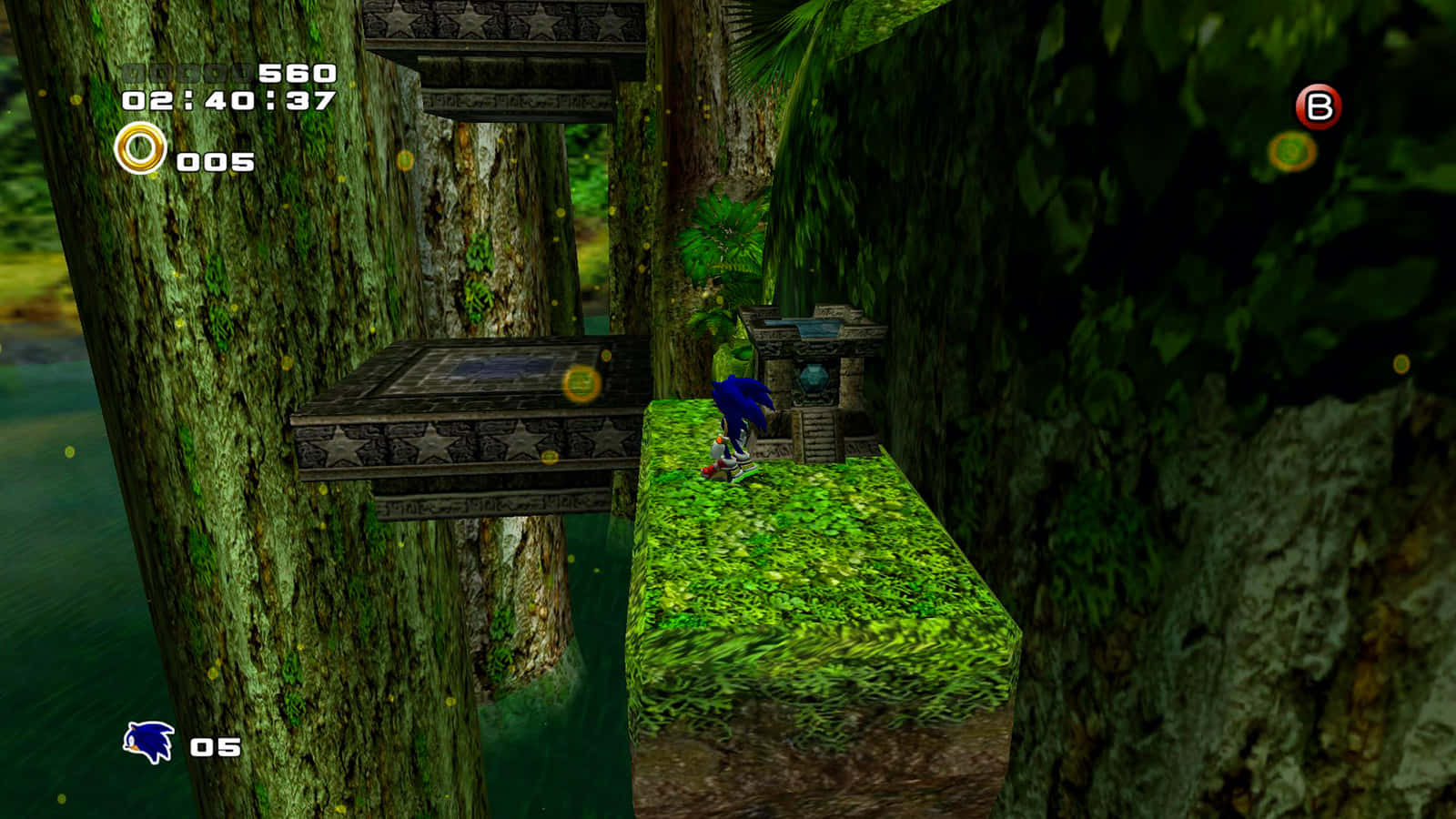 Sonic Green Forest 桌布 壁紙 — Sonic the Hedgehog 喺一個有發光環同古代遺跡嘅3D電子遊戲關卡中，跳過長滿苔蘚嘅叢林平台。