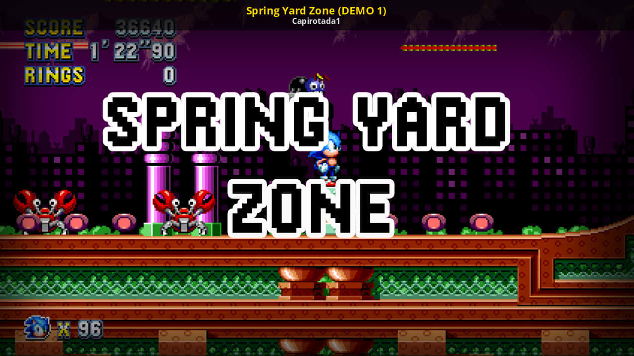  壁紙 — Sonic the Hedgehog 站在像素化的 Spring Yard Zone 平台上，與蟹敵人和遊戲 HUD 元素一起。