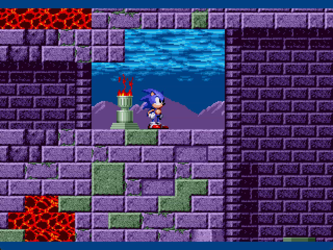  壁紙 — Sonic the Hedgehog 站在紫色磚塊平台上，靠近燃燒的火炬和藍色水池，在像素化遊戲場景中。