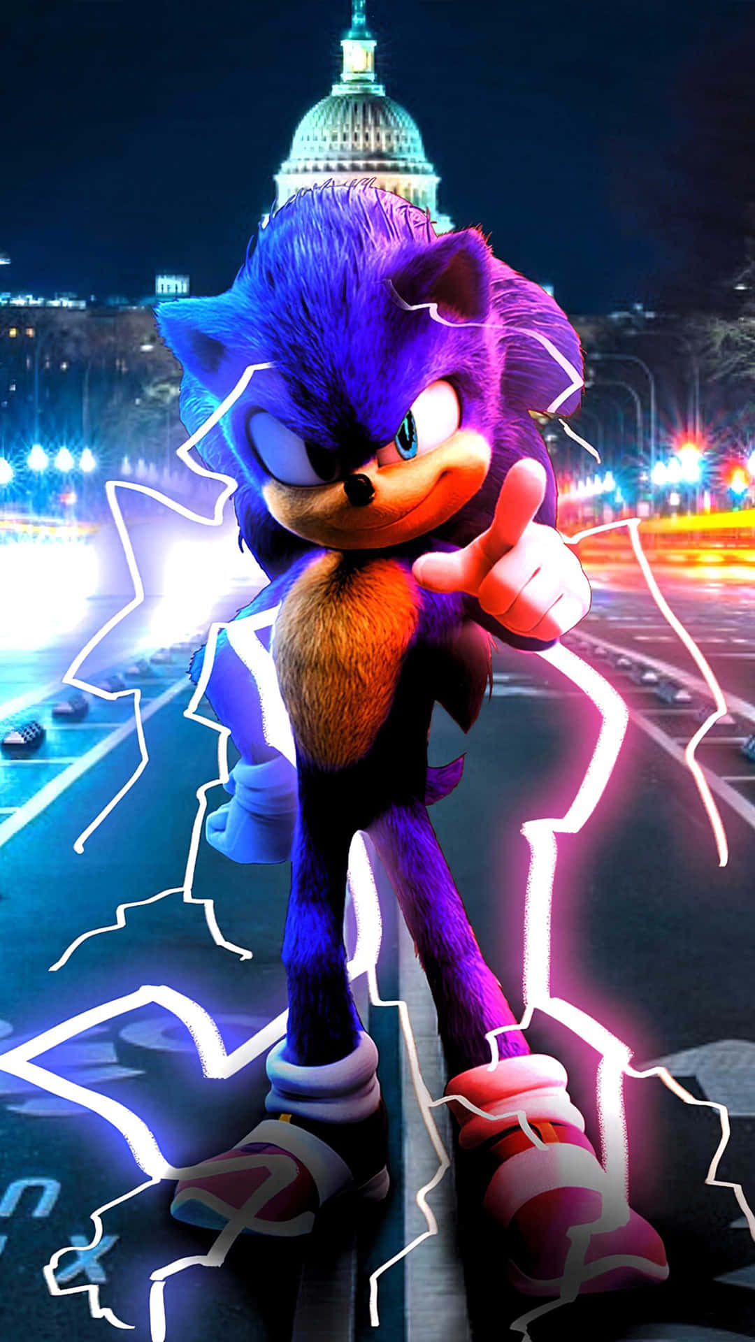 像索尼克一樣飛馳吧！ 壁紙 — Sonic the Hedgehog 自信地站在夜晚的城市街道上，伴隨著閃電效果，國會大廈在他身後發光。