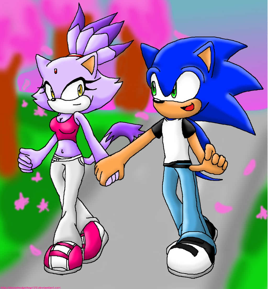 Sonic And Blaze 桌布 壁紙 — Sonic 和一隻紫色刺蝟手拖手穿過櫻花公園，粉紅色花瓣在他們周圍飄浮。