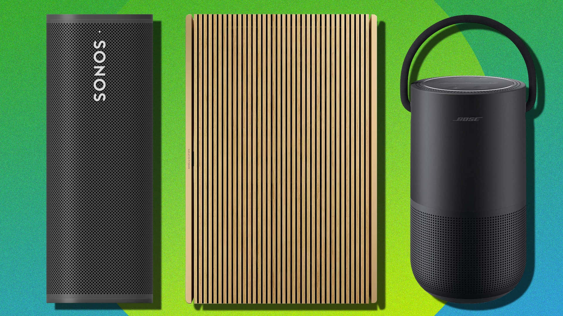 三個便攜式喇叭 Sonos Bose 和木製模型，彩色背景
