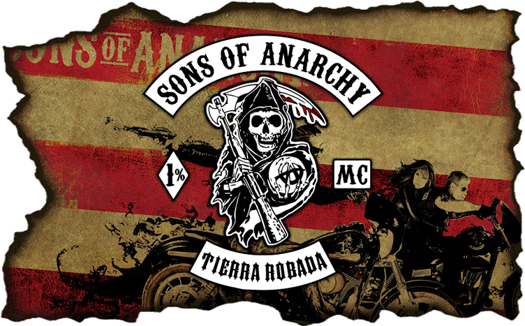 Sons of Anarchy 海報 壁紙 — 一個粗糙的Sons of Anarchy電單車會徽章，帶有骷髏標誌和電單車騎士，背景是破爛的紅色和米色旗幟。