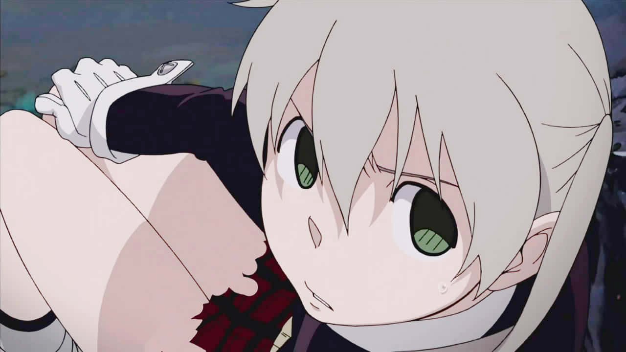 《Soul Eater》Maka Albarn 不悅表情頭像 壁紙 — 一個銀髮綠眼嘅動漫女仔拎住把刀嘅特寫，表情強烈而堅定。