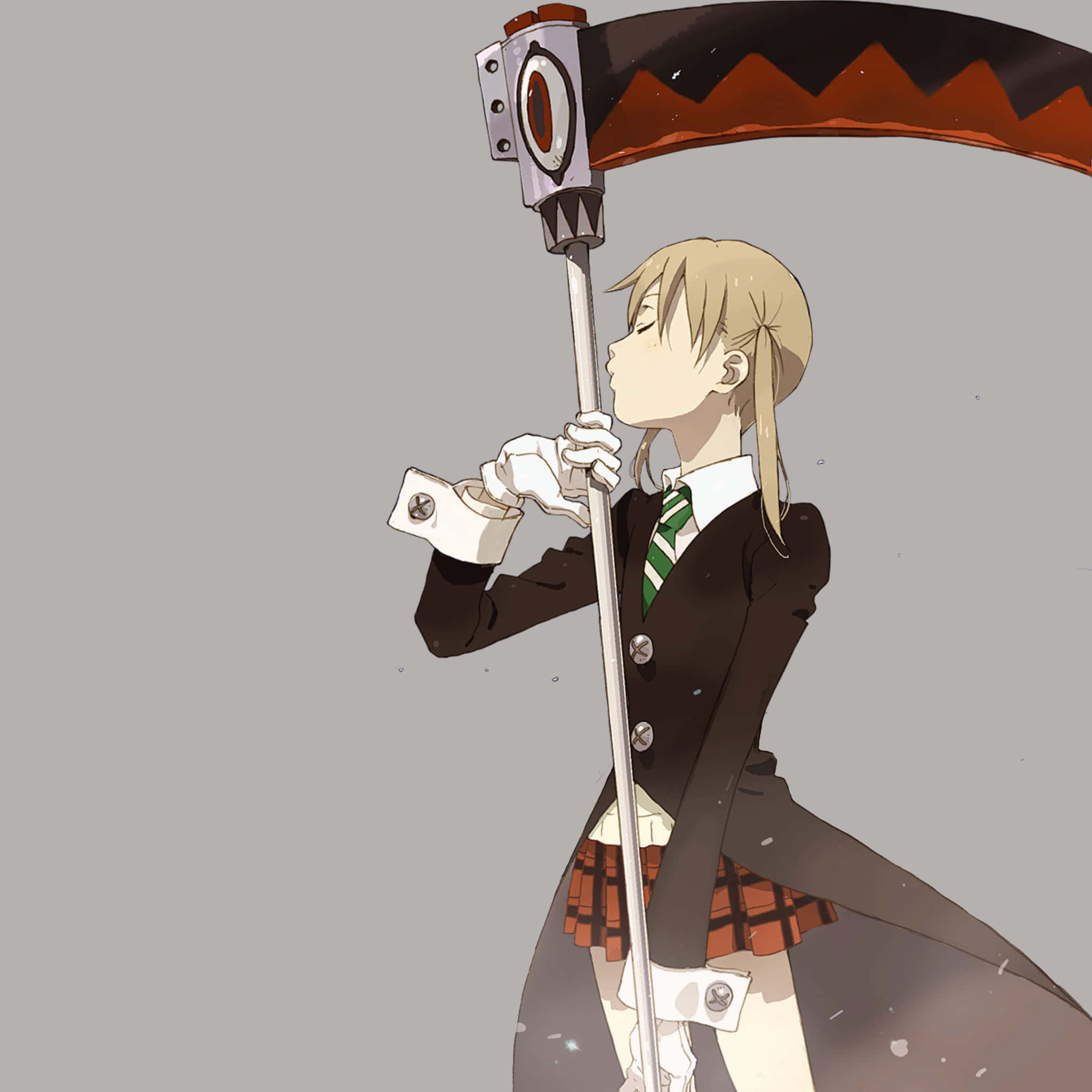 《Soul Eater》Maka Albarn 巨大鐮刀頭像 壁紙 — 一個金髮動漫女孩穿著校服，在純灰色背景前拿著一把大型機械鐮刀。