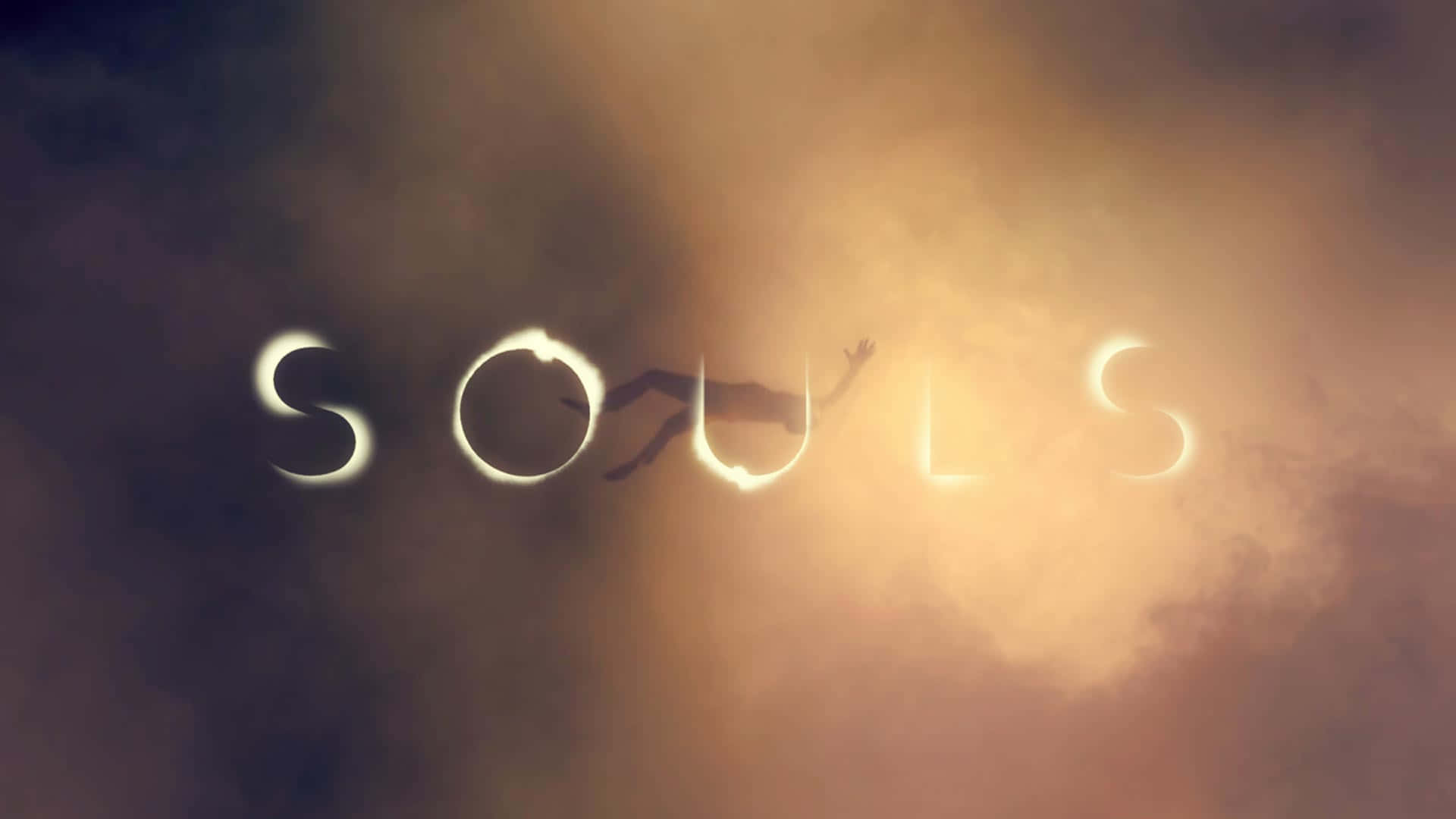 靈魂 桌布 壁紙 — 「souls」這個詞在光芒中閃耀，一個人形剪影在煙霧繚繞的暮色天空中穿過字母漂浮。