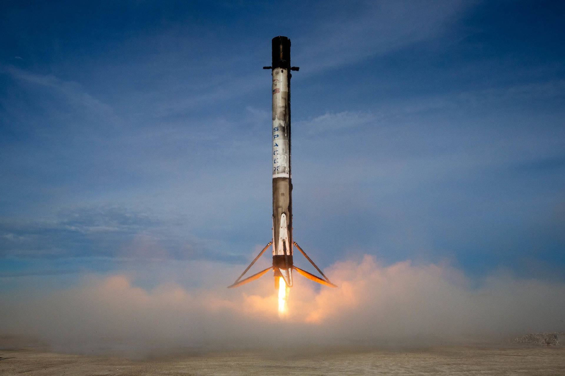 SpaceX 火箭從沙漠垂直發射，帶有熾熱排氣。 — Spacex GIF 壁紙