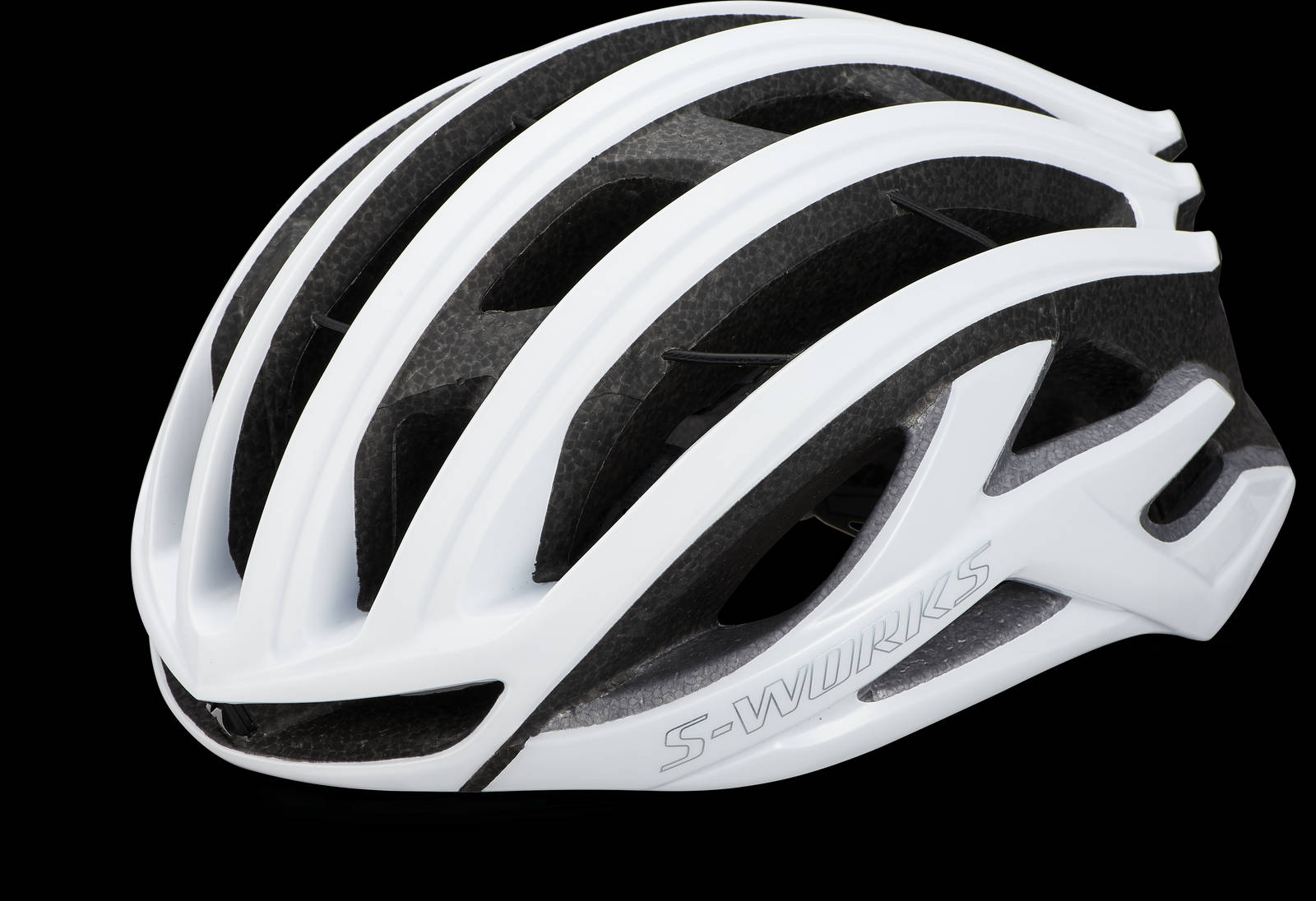 Specialized 自行車頭盔 壁紙 — 純黑色背景上，以工作室燈光展示的時尚白色S-WORKS單車頭盔，帶有黑色內部通風口。
