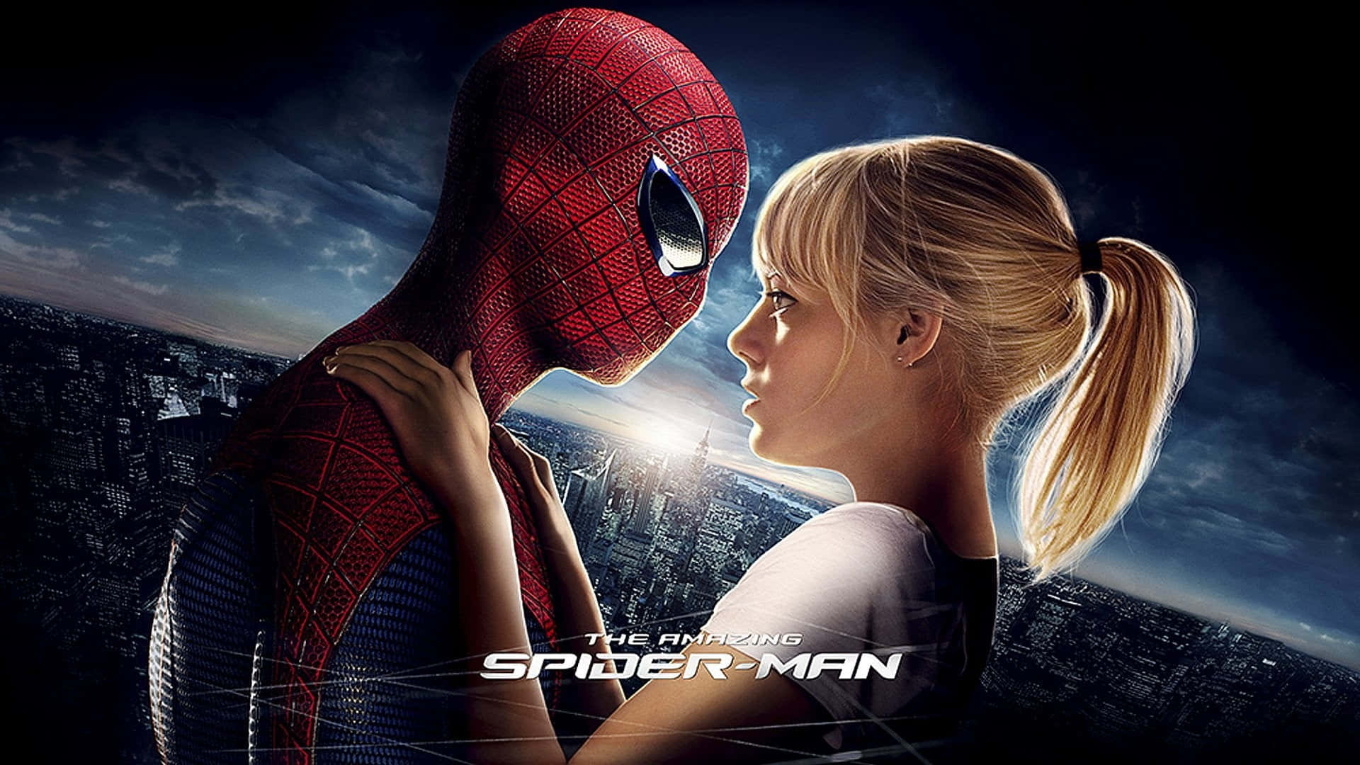 the amazing spider man 桌布 壁紙 — 蜘蛛俠與關·史黛西在暮色中於廣闊的城市景觀上空分享親密時刻。
