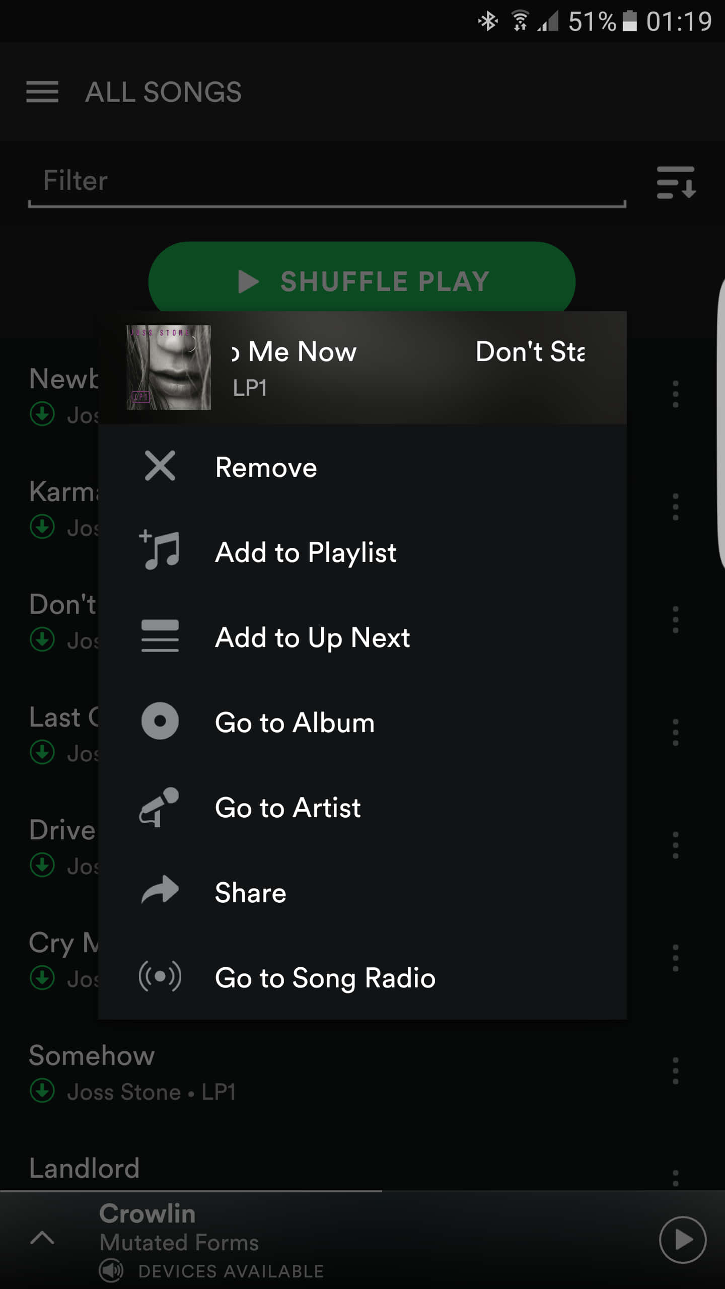 Spotify歌曲專輯圖 壁紙 — 深色手機音樂應用程式介面，顯示歌曲選項及綠色隨機播放按鈕。