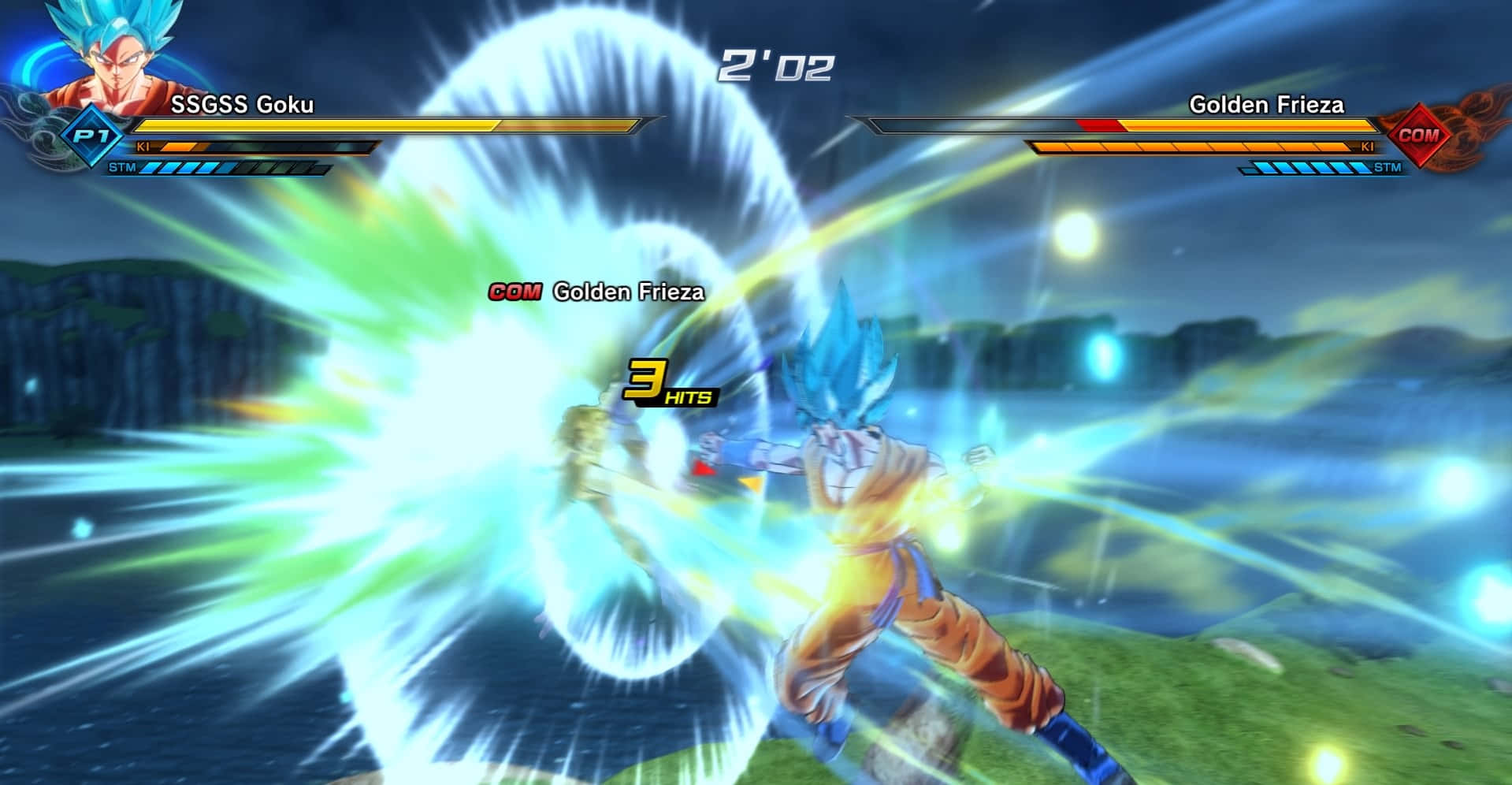 Dragon Ball Xenoverse 2 桌布 壁紙 — SSGSS 悟空在充滿活力的格鬥遊戲場景中釋放發光的藍色能量衝擊波擊中黃金菲利。