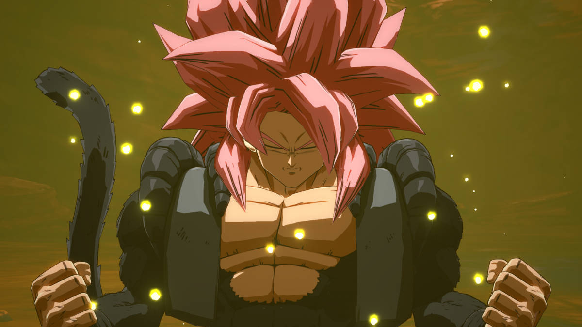 SSJ4 Gogeta 集中能量 壁紙 — 一位強大的動漫戰士，擁有尖刺的粉紅色頭髮和發光的黃色粒子，在溫暖的金色背景下擺出動態姿勢。