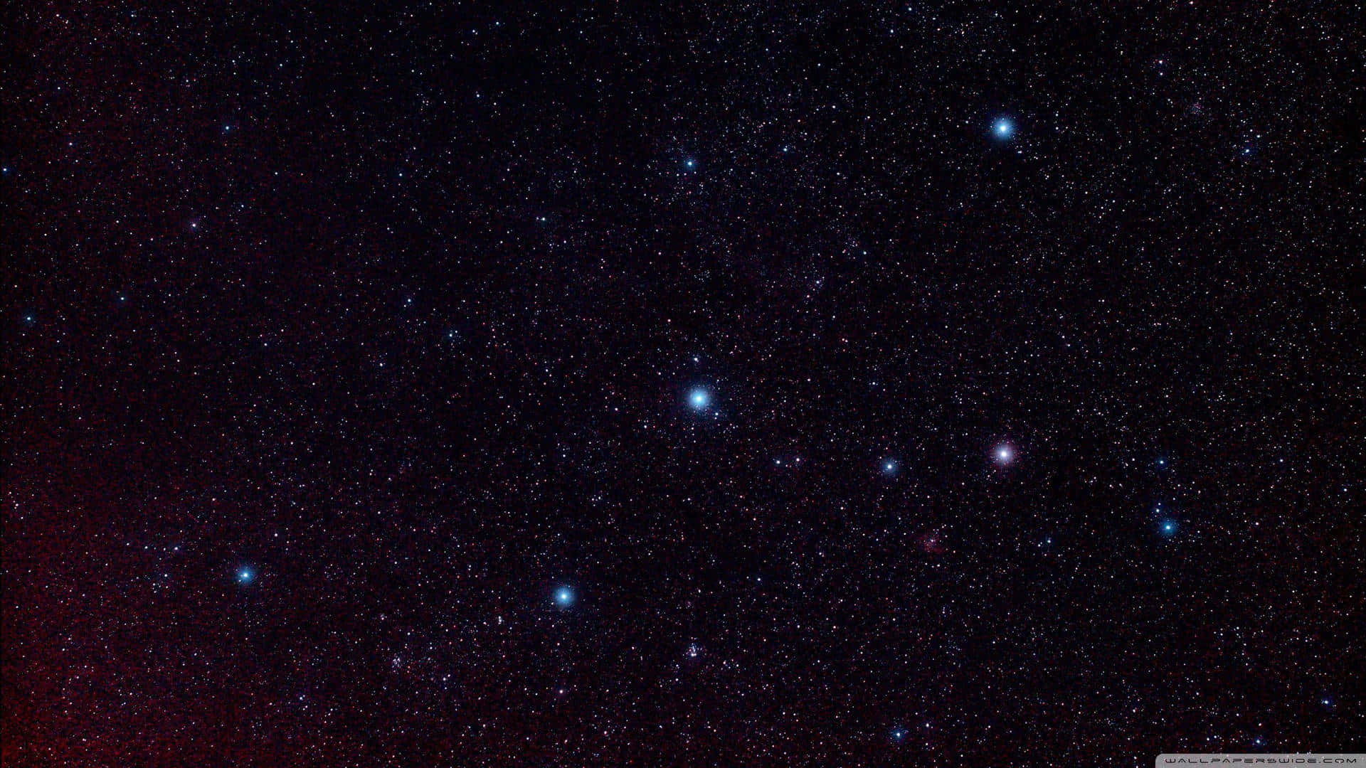 星空夜空，角落有微弱的紅色星雲光芒。