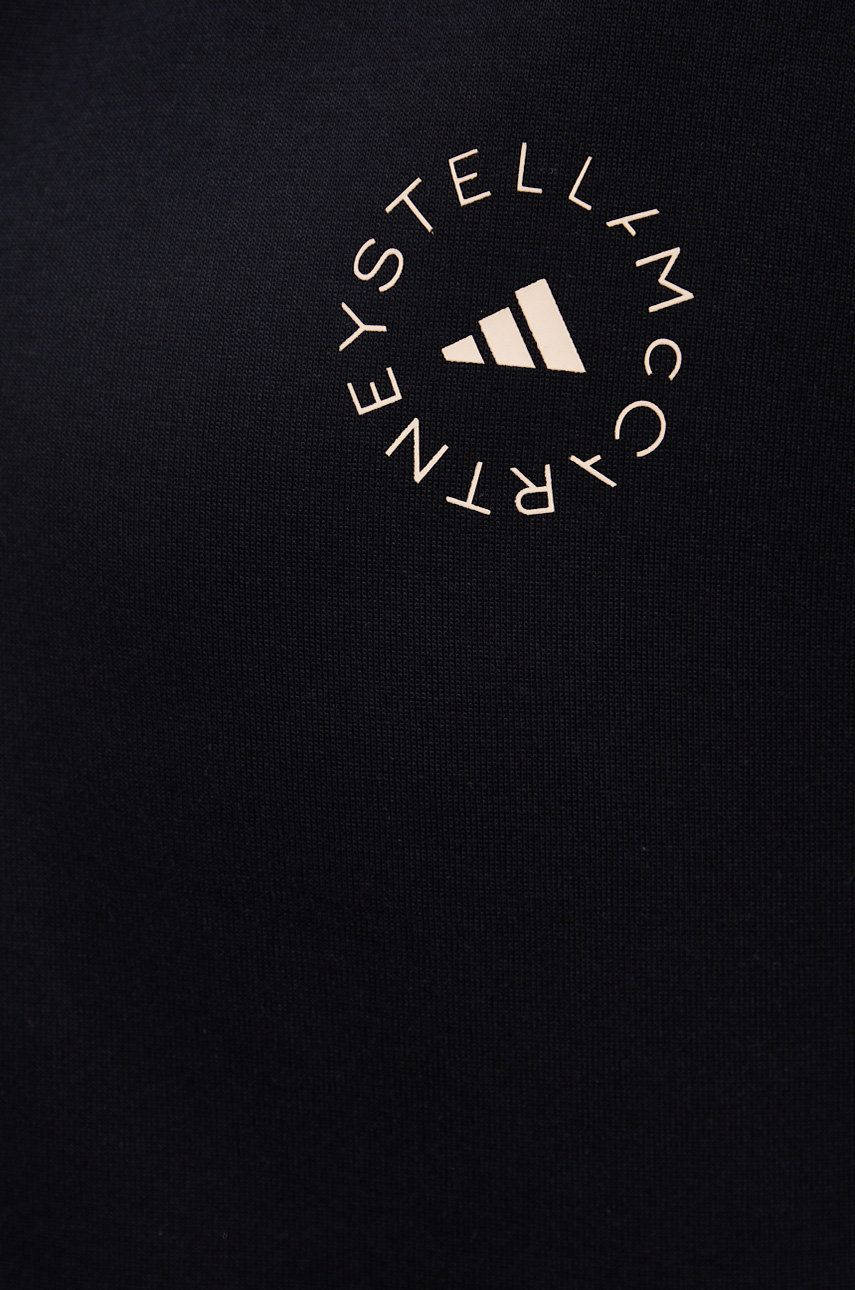 帶有奶油色 Stella McCartney Adidas 標誌的黑色布料