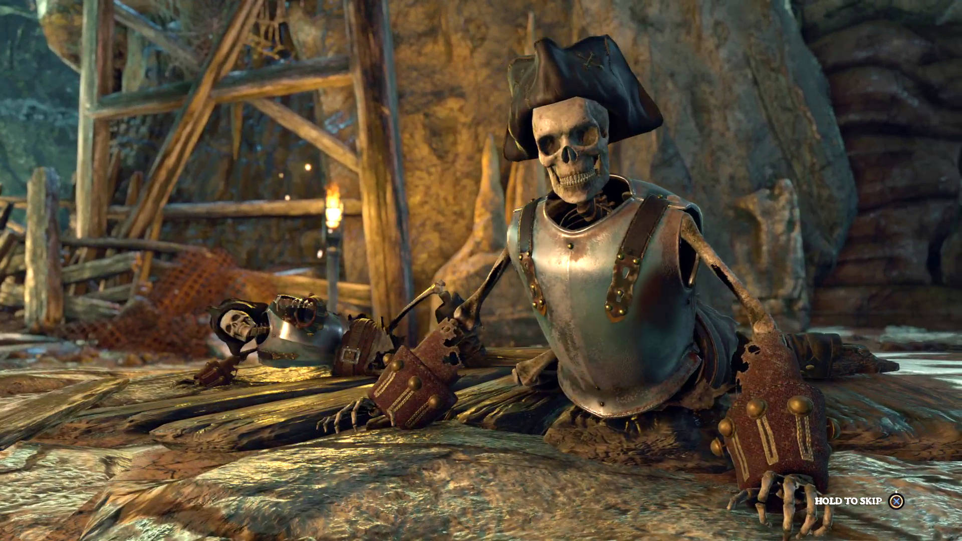 《Strange Brigade》恐懼的航海者 壁紙 — 一個身穿盔甲和三角帽的骷髏海盜坐在岩石海岸上，旁邊是一艘木製沉船，上面點著蠟燭。