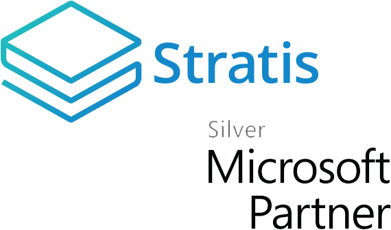 Stratis 銀級 Microsoft 合作夥伴標誌 壁紙 — 一個時尚的藍色 Stratis 標誌，採用堆疊立方體設計，並在黑色背景上配有銀色 Microsoft Partner 文字。