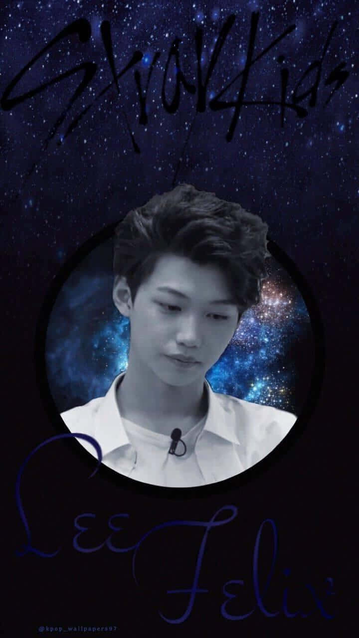 Lee Felix 的肖像，以繁星太空背景配上手寫文字。