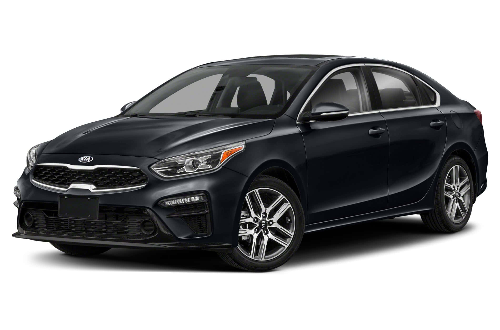 Kia Forte 桌布 壁紙 — 一輛時尚的黑色Kia轎車，帶有鍍鉻飾邊和合金輪圈，在白色背景的攝影棚燈光下展示。