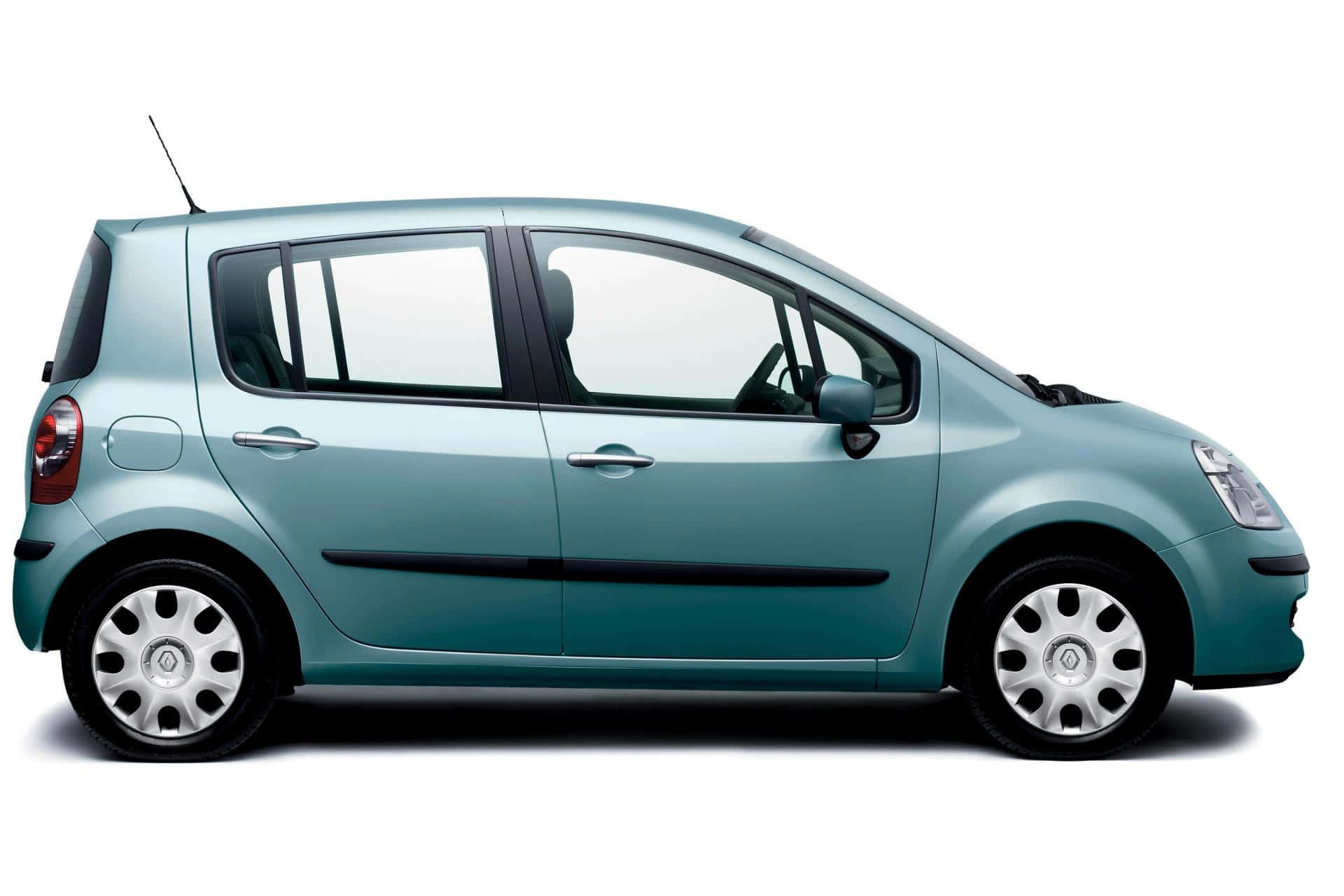 Renault Modus 桌布 壁紙 — 一部時尚的藍綠色小型車，在乾淨的白色背景上以側面輪廓展示，帶有柔和陰影。