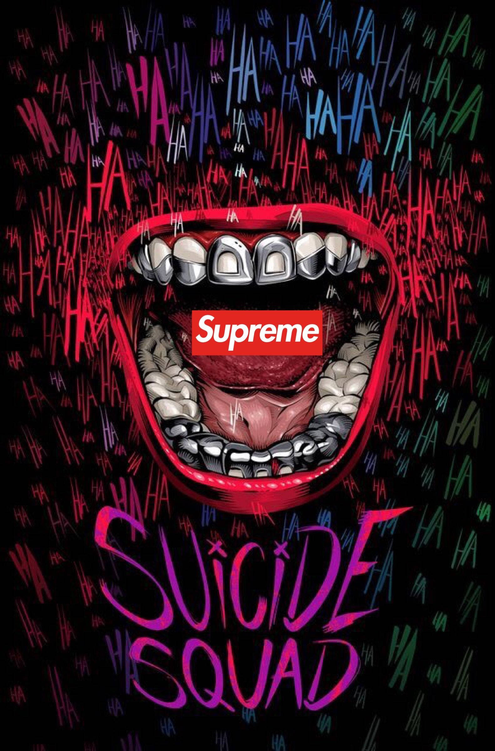 Suicide Squad Joker 笑聲主題超級英雄壁紙 壁紙 — 一個風格化的卡通嘴巴，帶有金屬牙套和內部的Supreme標誌，周圍環繞著彩色'HA HA'文字，背景為黑色。