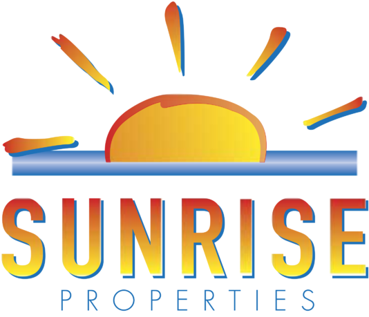 Sunrise Properties 標誌 壁紙 — 一個風格化的日出標誌，黃橙色太陽在藍色地平線上升起，上方有漸變文字 'SUNRISE PROPERTIES'。