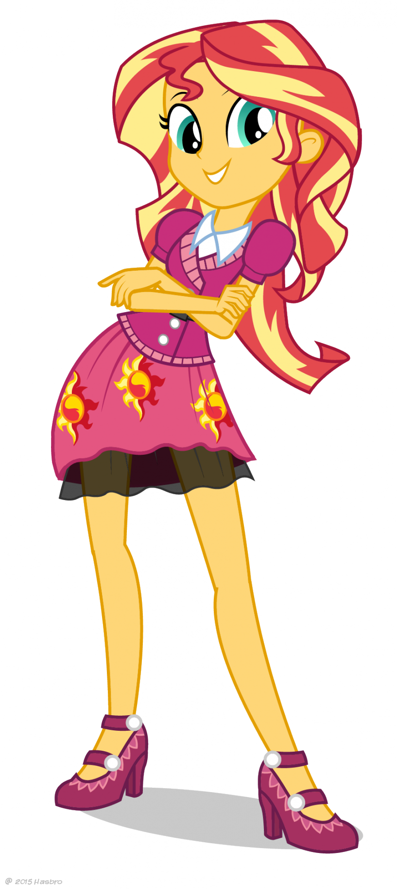 動畫角色 Sunset Shimmer 姿勢 壁紙 — 一個開心的卡通女孩，擁有火紅和黃色的頭髮，穿著帶有火焰圖案的粉紅色連衣裙和紫色高跟鞋，背景是深色紋理。