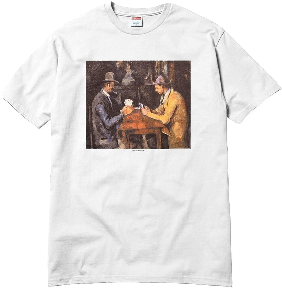 印有 Supreme 2021 棋局圖案的T恤 壁紙 — 白色T恤，上面有復古畫作，描繪兩個戴帽子的男人在木桌上打牌。