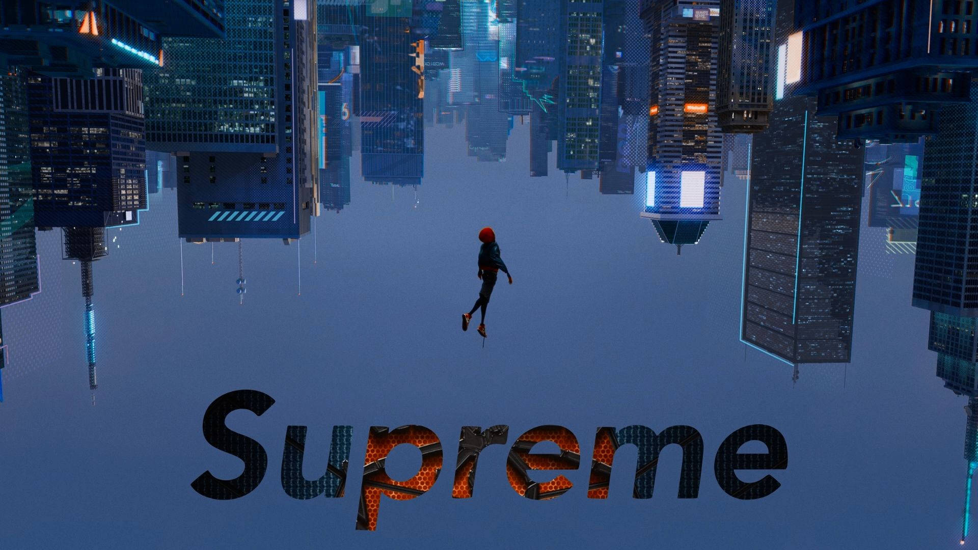 超級英雄 Supreme 蜘蛛人多元宇宙 壁紙 — 一個孤獨的身影戴著紅色頭盔，在暮色天空下於倒置的摩天大樓之間滑行，下方有一個發光的「Supreme」標誌。