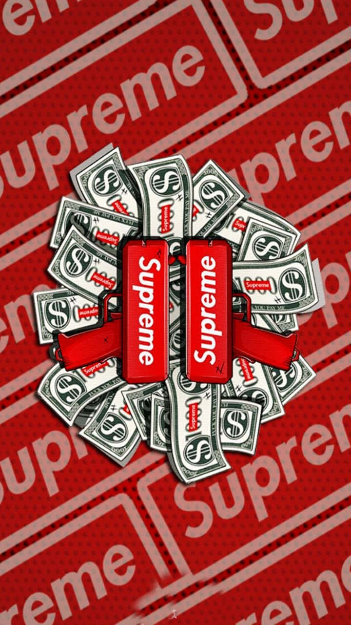 錢袋 Supreme 品牌標誌 壁紙 — 紅色Supreme標誌標籤從一堆美元鈔票中彈出，背景是重複的Supreme圖案。