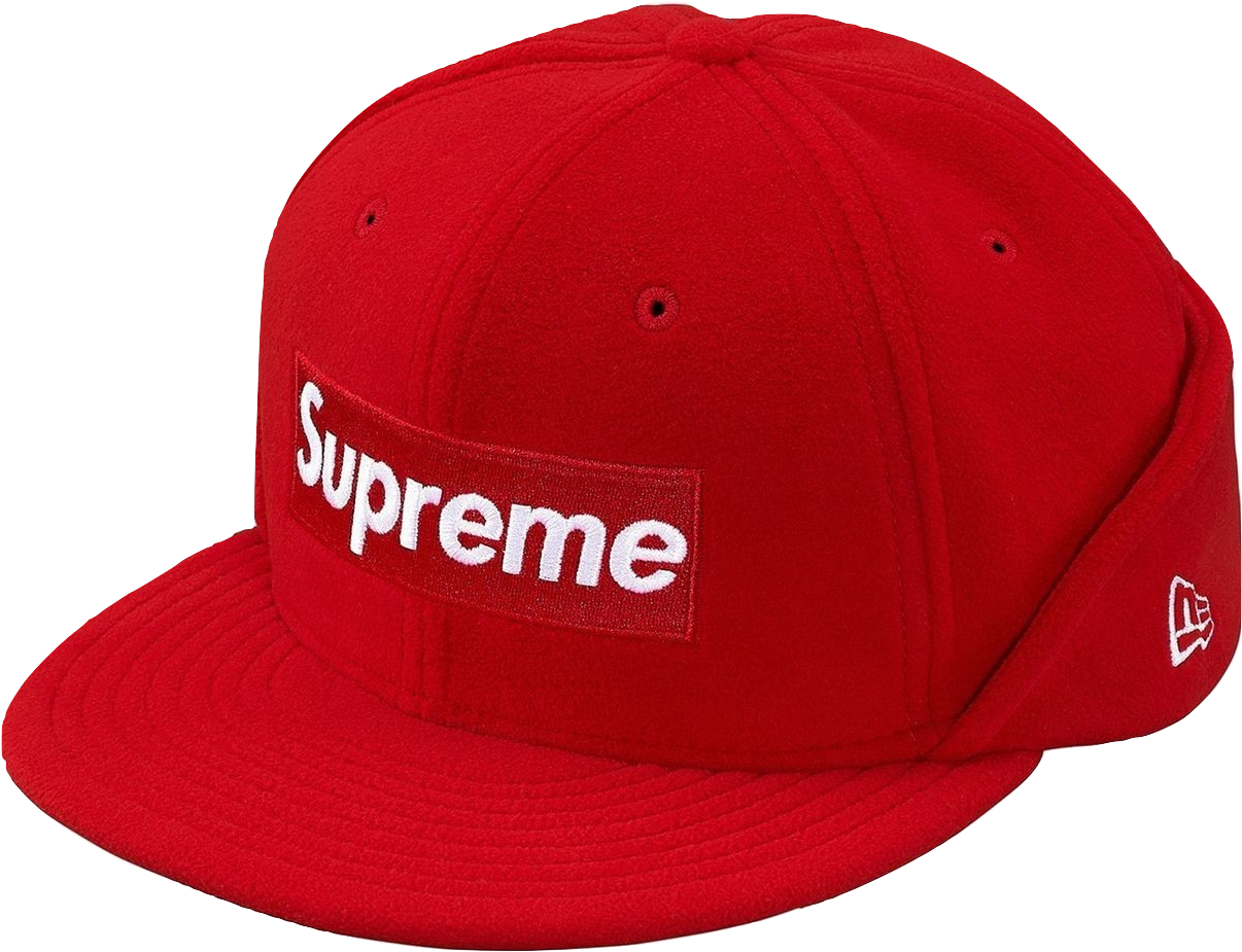 紅色Supreme棒球帽 壁紙 — 一頂大膽的紅色Supreme品牌帽子，帶有白色標誌貼片和New Era標籤，背景為黑色。