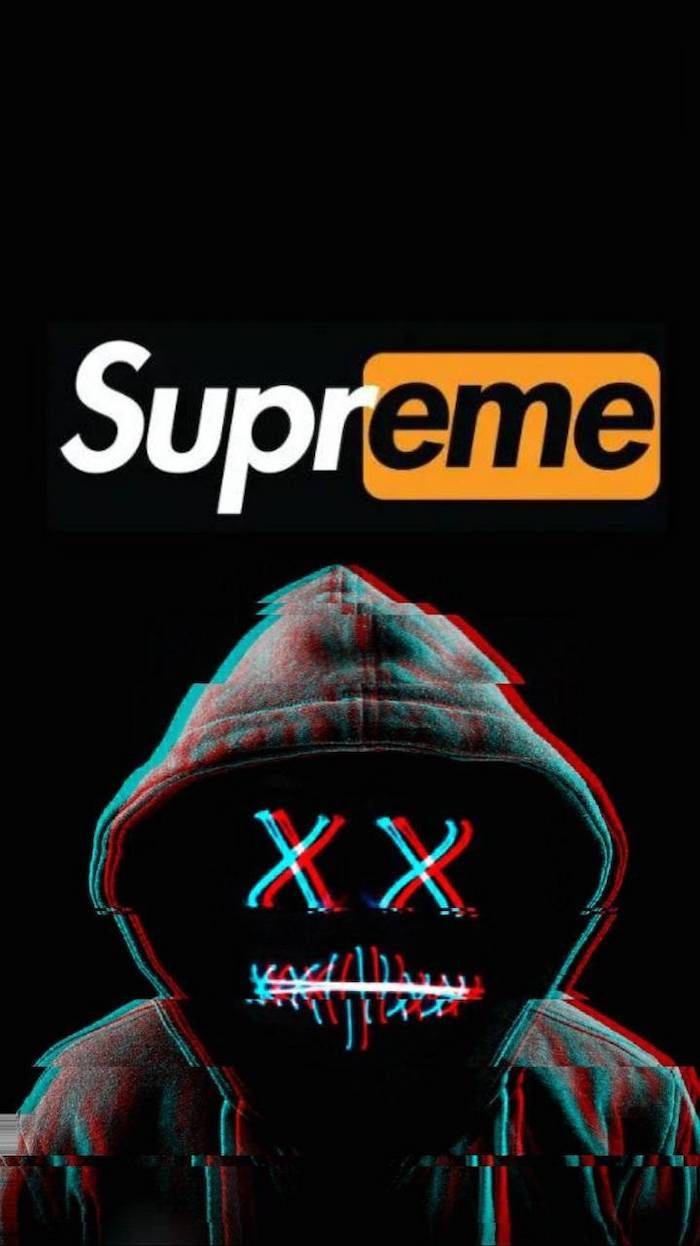 Supreme標誌上方，帶有發光眼睛和縫合嘴巴的故障效果連帽衫。