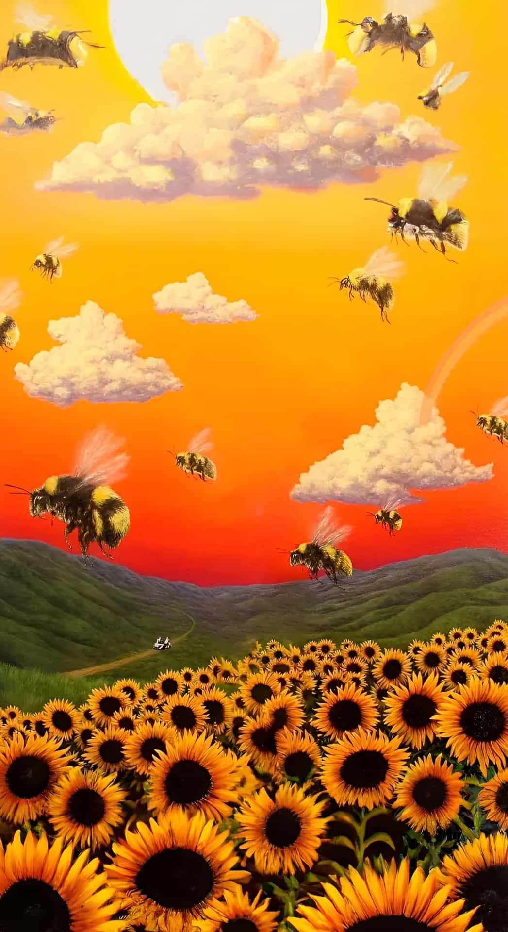 壁紙 — 超現實的日落場景，巨大的蜜蜂在向日葵田和起伏的山丘上空飛翔，天空呈現鮮豔的橙色。