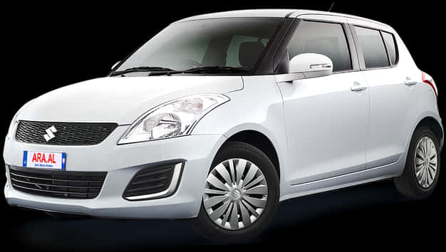 白色Suzuki Swift斜角視圖 壁紙 — 一輛時尚的白色鈴木 Swift 掀背車，在純黑色背景下的影樓燈光中展示。