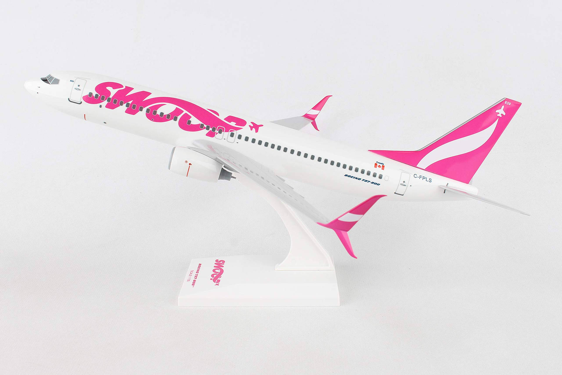 酷航波音787-9模型飛機放在白色展示架上。