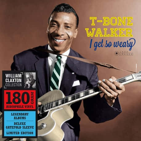 T-Bone Walker 在復古專輯封面上微笑著抱著結他。