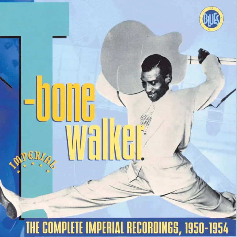 T-bone Walker 在藍色復古專輯封面上分腿跳躍拿著結他。