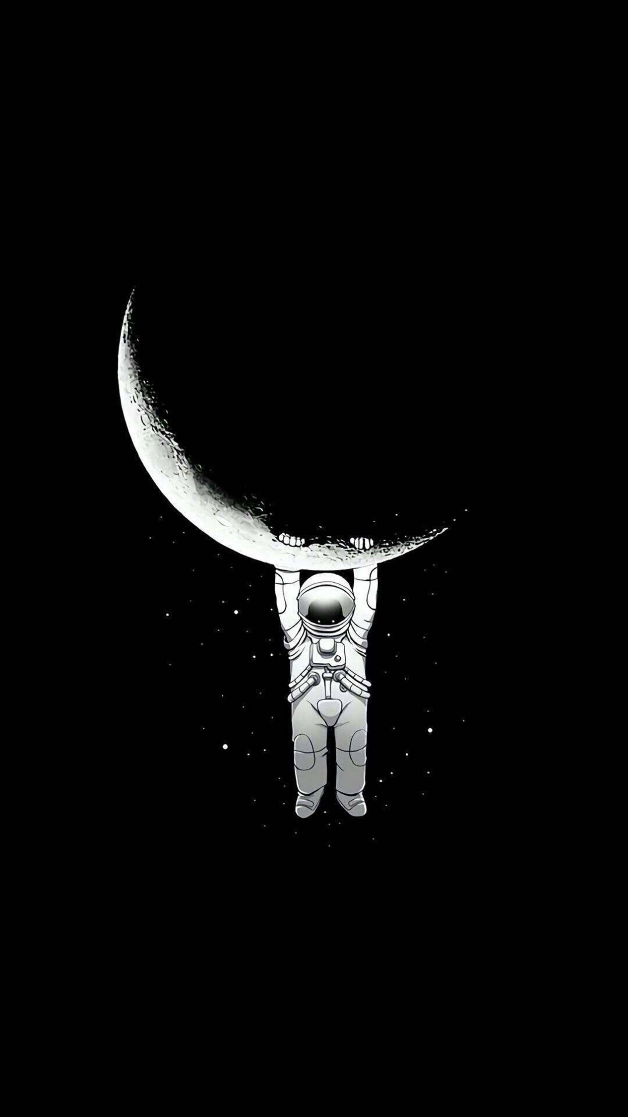太空人在太空中舉著新月與星星