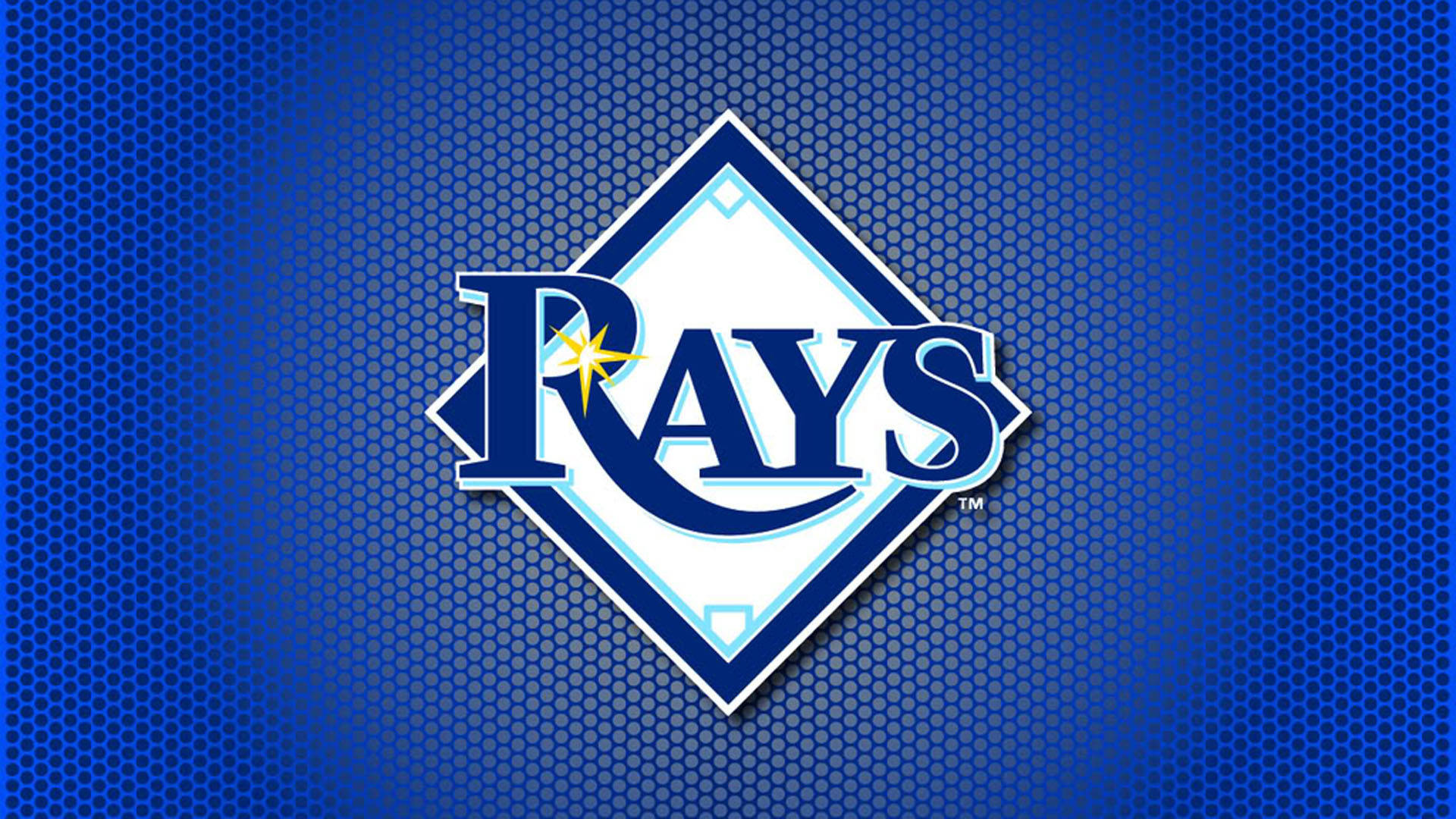 Tampa Bay Rays 棒球運動 壁紙 — 坦帕灣光芒隊的標誌在帶有紋理的藍色六邊形背景上以鮮明的藍色和白色閃耀。
