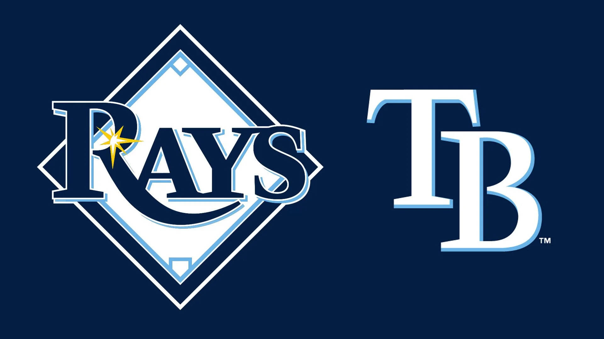 Tampa Bay Rays 隊標藍色版 壁紙 — 深藍色背景上的白色和淺藍色坦帕灣光芒隊及TB標誌。