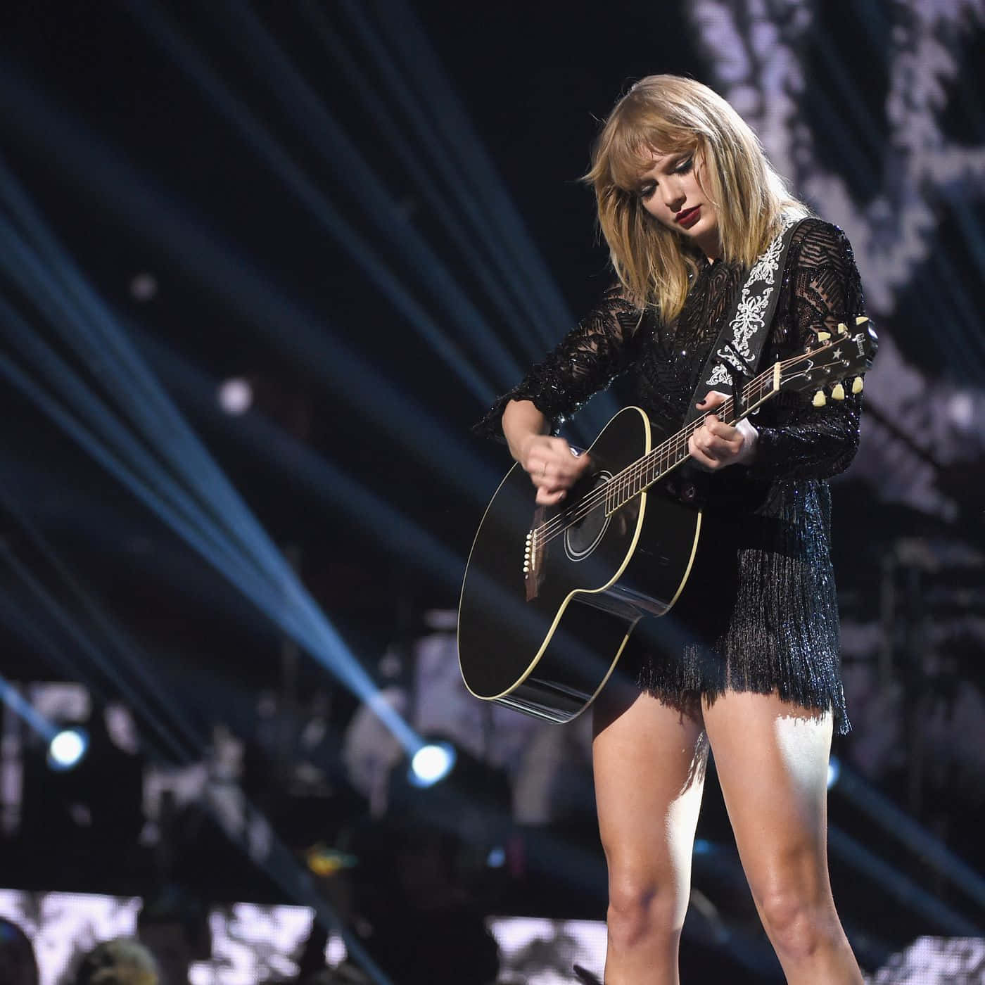 Taylor Swift 在 CMT 頒獎禮上表演 壁紙